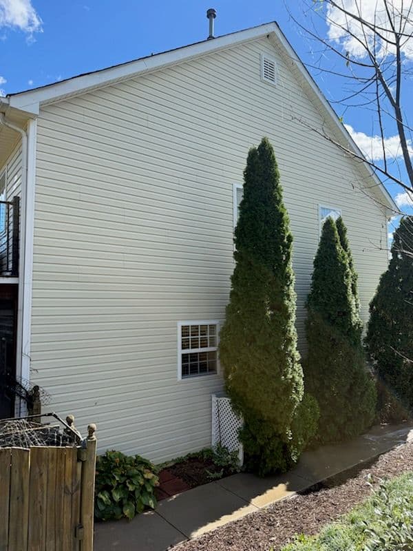 Gallery photos for Improving Curb Appeal: House Washing for Pristine Siding: Image #1