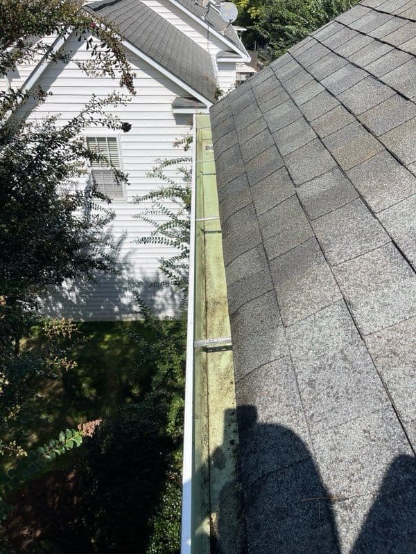 Gallery photos for Gutter Cleaning Expertise in Action: Image #1
