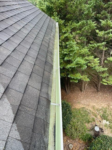 Gallery photos for Gutter Cleaning Expertise in Action: Image #2