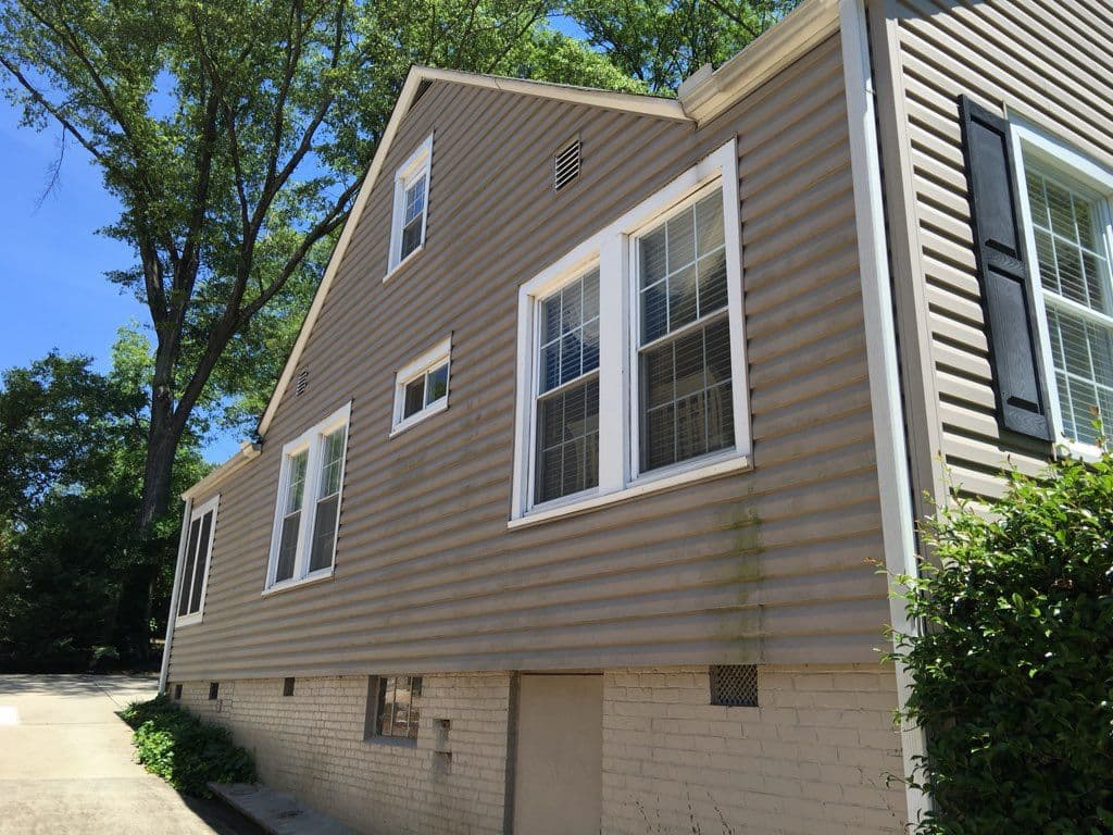 Gallery photos for Driveway and House Washing Service in Action: Image #2