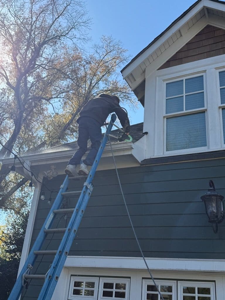 Gallery photos for Gutter Cleaning for a Safe and Beautiful Home: Image #2