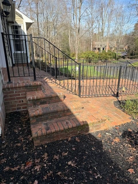 Gallery photos for Enhancing Curb Appeal with Brick Step Cleaning: Image #1